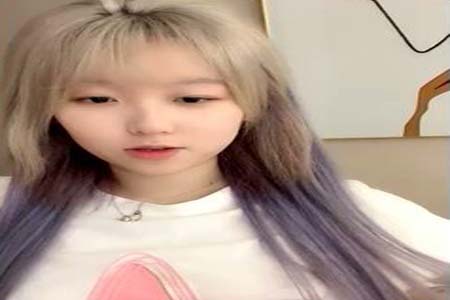 甜美乖巧美少女 强烈要求小秀一波 脱下内裤自摸骚穴 揉搓娇喘呻吟诱惑 多毛小穴超紧致